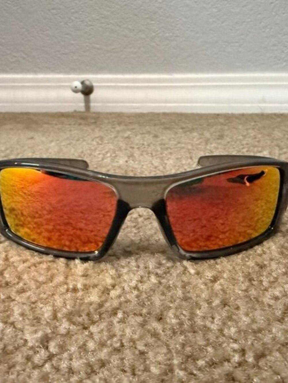 ( OO9014 ) Oakley Gascan Smoke Gray Frame Ruby Iridium Lenses - Picture 5 of 7